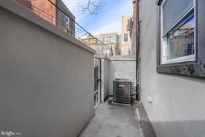 Building Photo - 1830 Montrose St