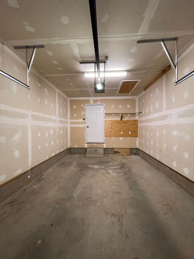 Building Photo - 407/409 Walnut Road