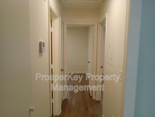 Building Photo - 9 Mann St