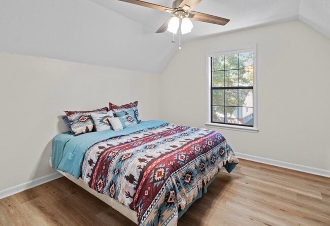 Building Photo - 1017 S Hills Dr