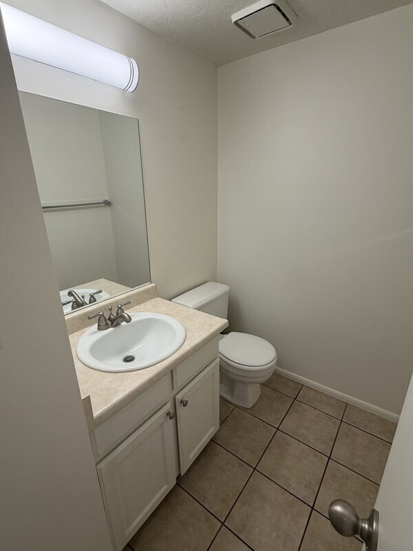 Building Photo - 1156 N 200 W