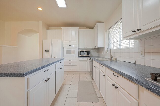 Building Photo - 9407 Dora Meadows Dr