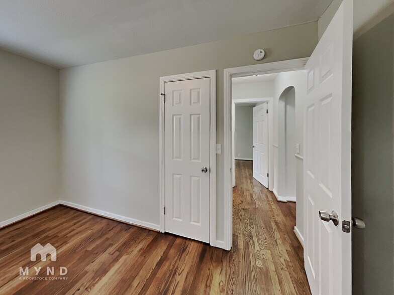 Building Photo - 713 Woodward Rd