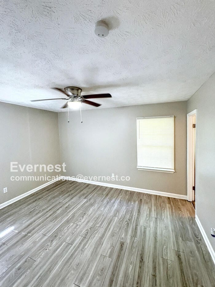 Building Photo - 549 Greenview Ave SE