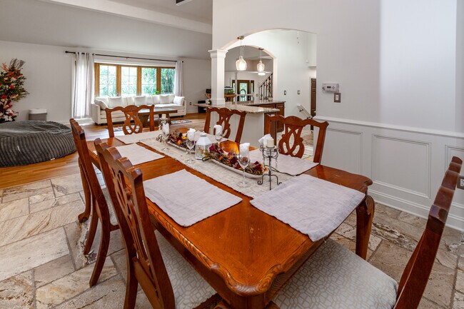 Building Photo - 230 Jacobs Creek Rd