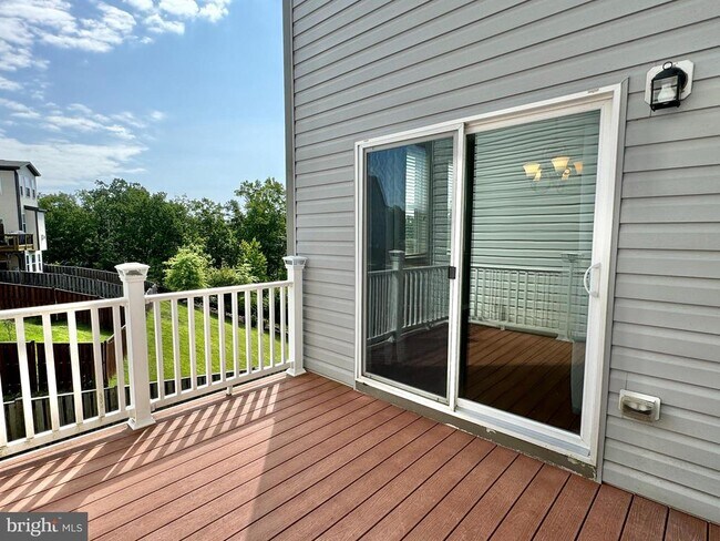 Building Photo - 7 Coulter Ln