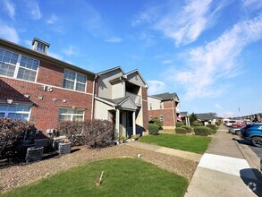 Building Photo - Walking Trails*******Castle School System*...