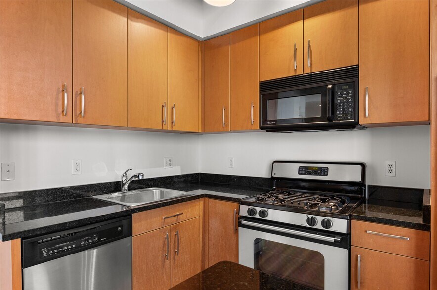 Building Photo - 2301 Champlain St NW