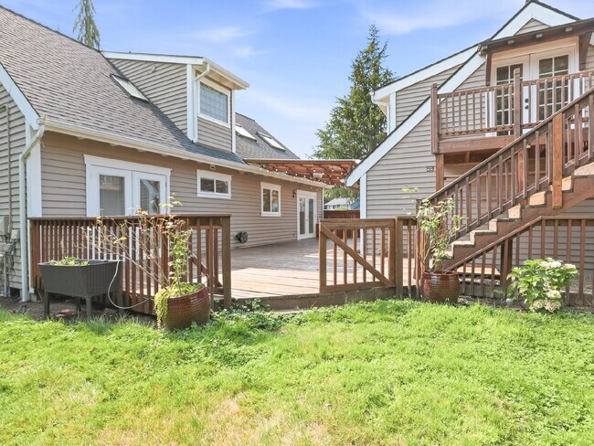 Building Photo - 4 Bedroom PLUS Above Garage Bonus Room in Bothell! Air Conditioned!