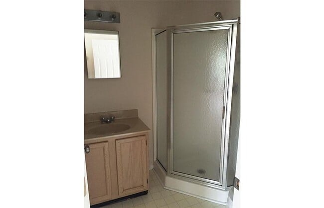 Interior Photo - 3227 Bishop Street