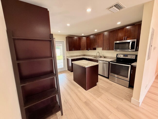 Building Photo - 1941 NE 51st Ct