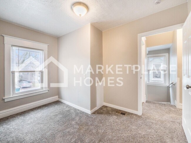 Building Photo - 1105 May St