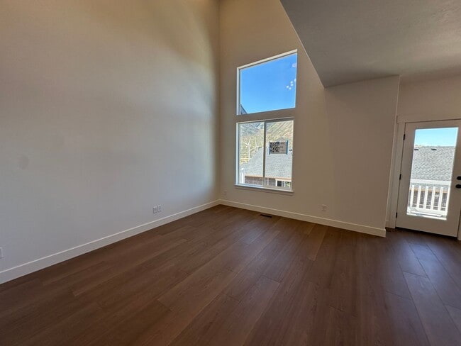 Building Photo - 5260 Acacia Dr