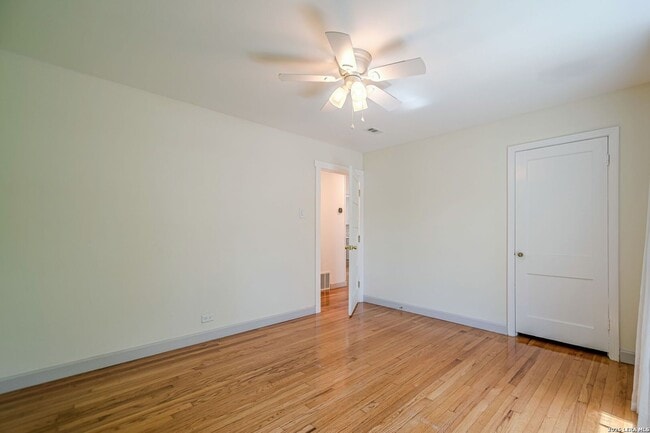 Building Photo - GORGEOUS 4-BEDROOM HOME IN TERRELL HEIGHTS