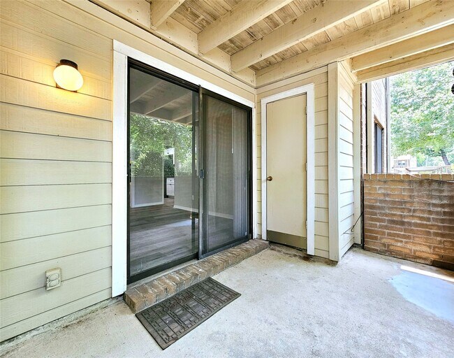 Building Photo - 3500 Tangle Brush Dr