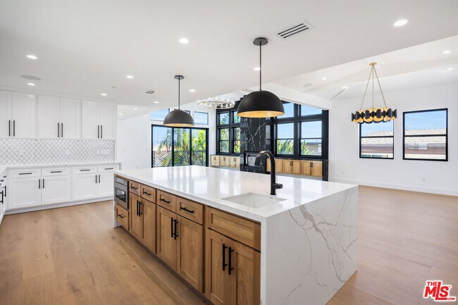 Building Photo - 926 17th St