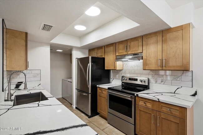 Building Photo - 5520 N 77th Pl