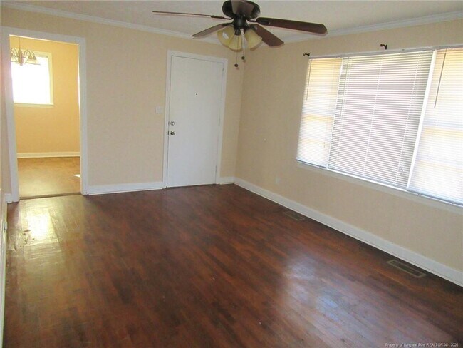 Building Photo - 1119 Juniper Dr