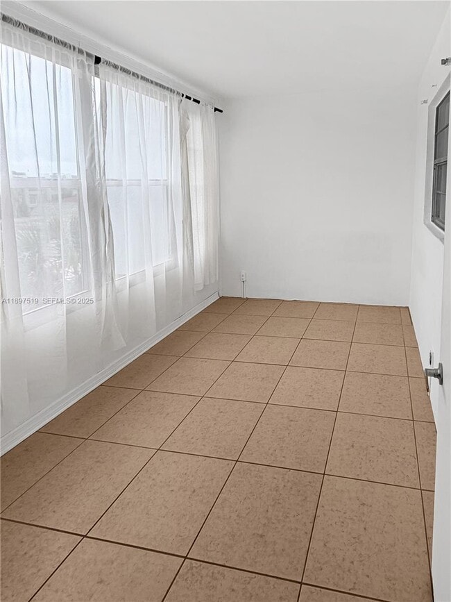 Building Photo - 7897 Golf Cir Dr