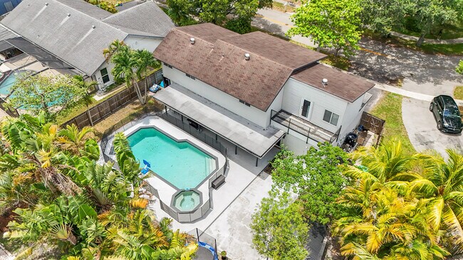 Building Photo - 10108 SW 53rd Ct