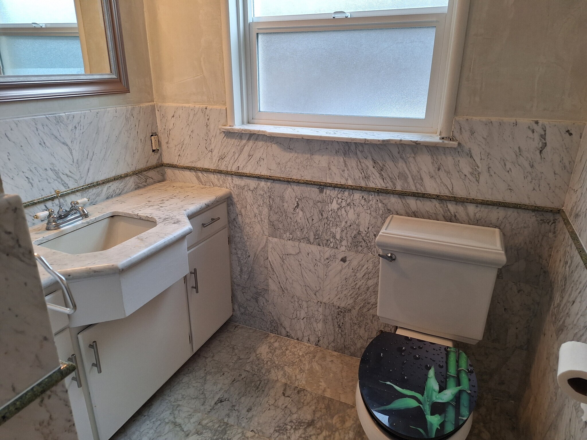 Building Photo - 633 Trevethan Ave