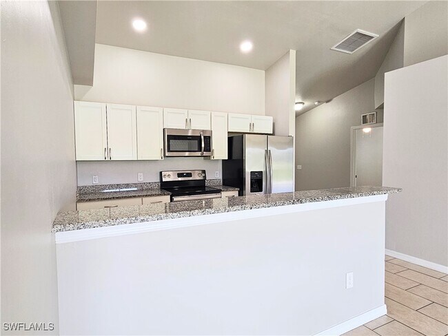 Building Photo - 2916 SW 7th Pl