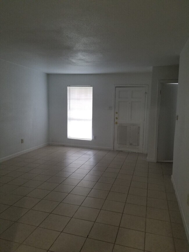 Building Photo - 12231 Ormandy St