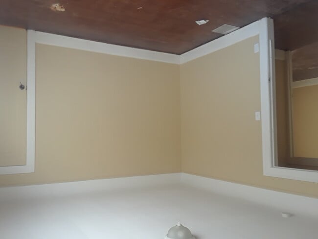 Building Photo - 3620 3 Mile Dr