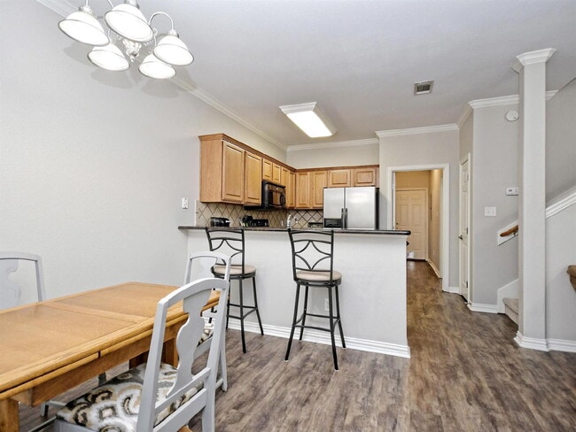 Building Photo - 1001 Krenek Tap Rd