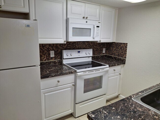 Building Photo - 3238 Coral Lake Ln