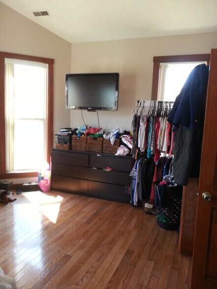 Building Photo - 722 W Kirkwood Ave