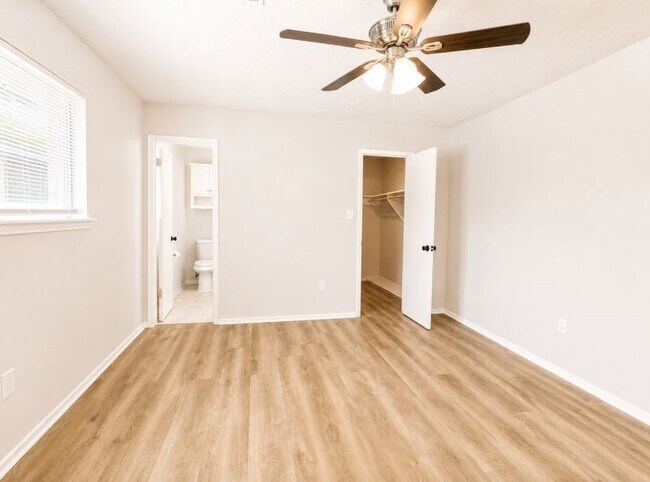 Building Photo - 12035 Barrett Brae Dr