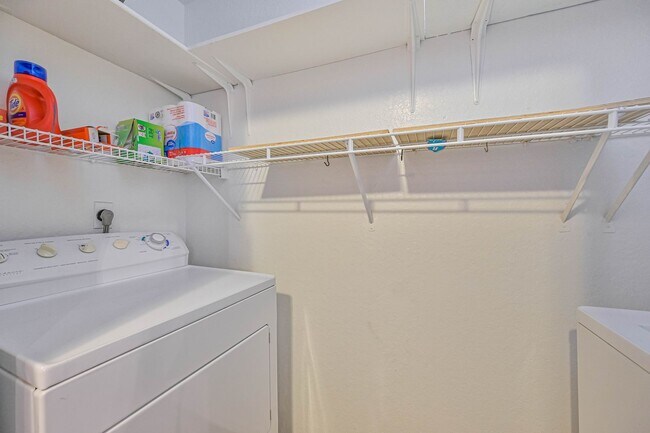 Building Photo - ** Tuscany Gardens ~ Fully Furnished 2 BED Condo in Fort Myers **