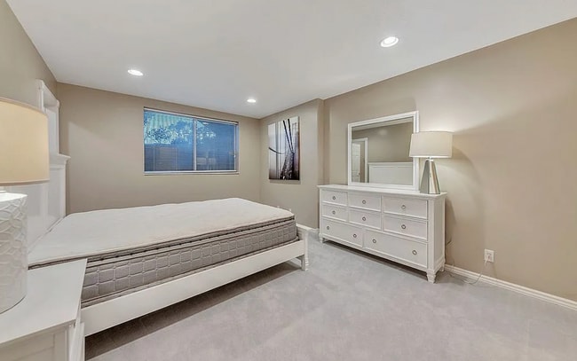 Building Photo - Garden Level in Luxury Home Available May 1st