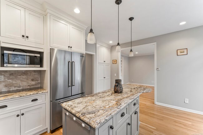 Building Photo - 4 Woods Way