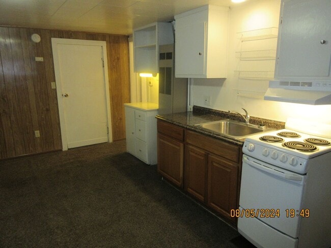 Building Photo - Updated Duplex