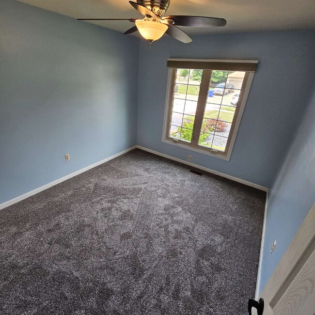 Building Photo - 3 Bedroom, 2 Bathroom Brick Ranch w/ Overs...