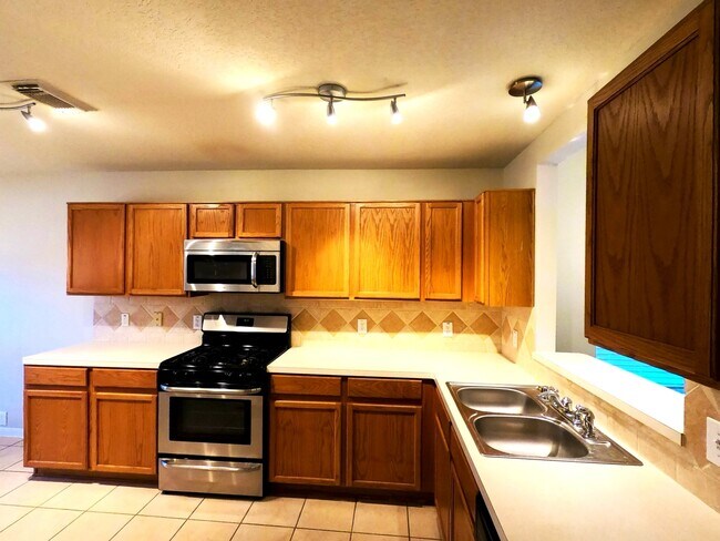 Building Photo - 714 Cypresswood Ridge