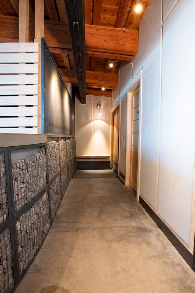 Building Photo - Architectural gem