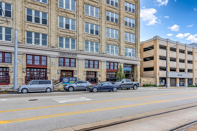 Building Photo - 413 N 2nd St