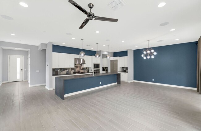 Building Photo - 6940 E Lyra Dr