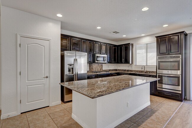 Building Photo - Lantern Gardens