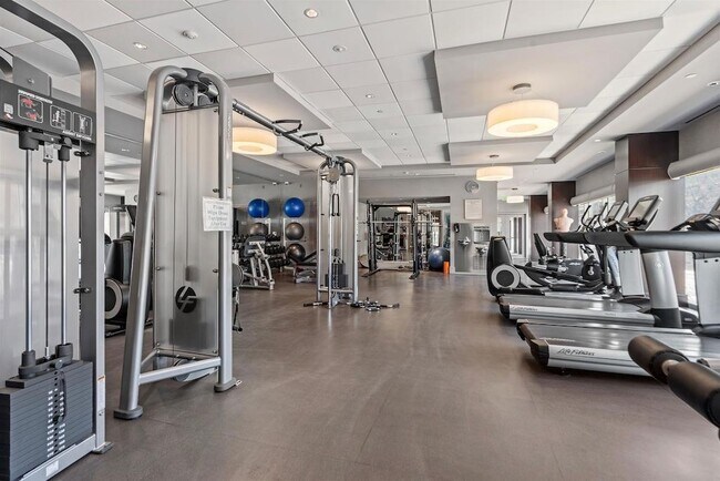 Building Photo - 800 AVENUE AT Port