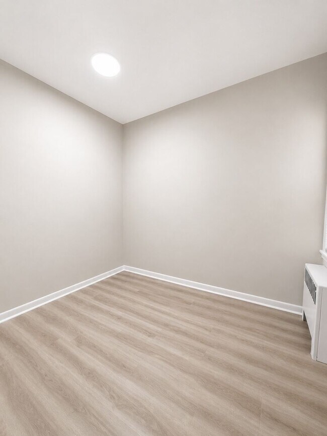 Building Photo - Move-In Ready 3BR/1BA in Elmwood — Housing Choice Vouchers Welcome