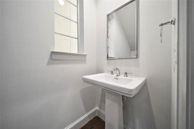Building Photo - 42 Wooded Park Pl