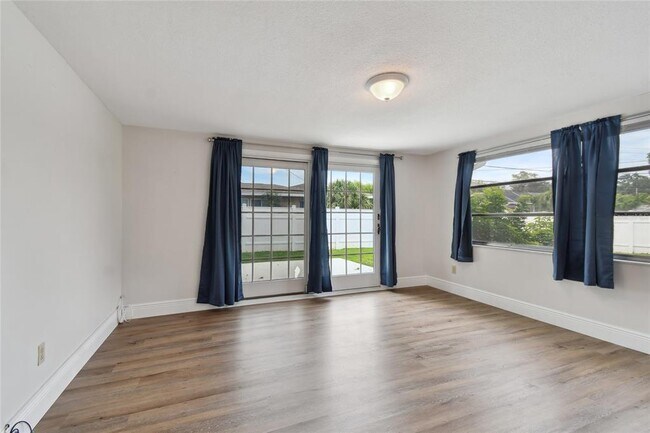 Building Photo - 2111 Lanai Ave