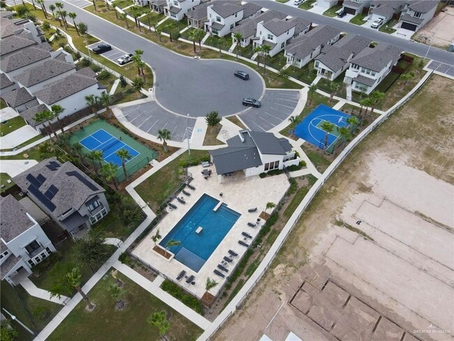 Building Photo - 27 Yale Ave