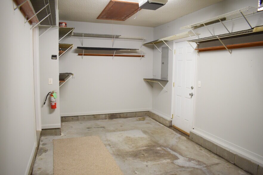 Building Photo - 4824 Weybridge Ln
