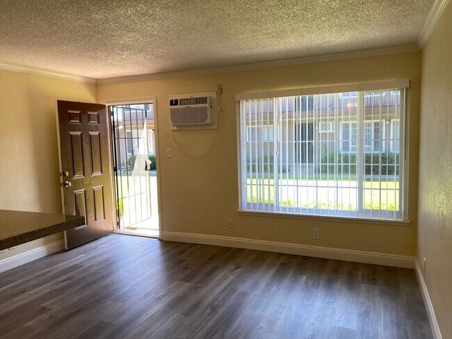 Building Photo - Welcome to SkyView Villa & Somerset Apartments!