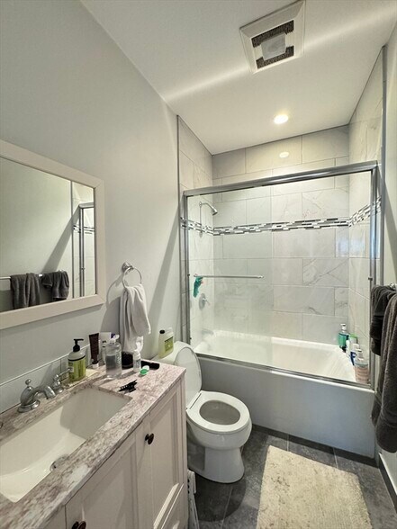 Building Photo - 387 W Broadway